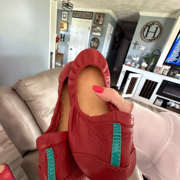 Red tiles - Picture 3 of 5